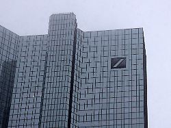 29 01 2026 deutschland hessen frankfurt a m finanzwesen kreditinstitute deutsche bank ag zentrale frankfurt das bka fuehrte gestern eine razzia wegen des verdachts der geldwaesche durch