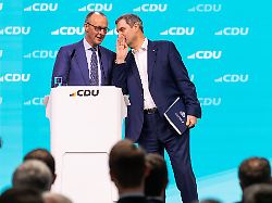 38 parteitag der cdu deutschland in stuttgart friedrich merz und makus soeder gemeinsam auf der buehne februar 2026 baden wuerttemberg messe stuttgart 20 02