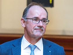 archiv 04 12 2025 mecklenburg vorpommern stralsund wolfgang blank parteilos wirtschafts tourismus und verkehrsminister von mecklenburg vorpommern eroeffnet in stralsund die energieministerkonferenz