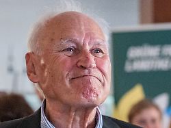 archiv 18 09 2025 bayern passau erwin huber ehemaliger csu chef nimmt an einer diskussionsveranstaltung im rahmen der herbstklausur der bayerischen gruenen landtagsfraktion teil