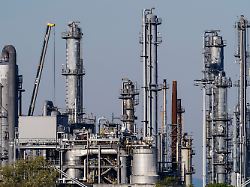 archiv 28 04 2022 rheinland pfalz ludwigshafen industrieanlagen stehen auf dem werksgelaende eines chemiekonzerns