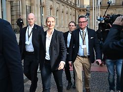 alice weidel bundesvorsitzende der afd geht zum tv studio der ard am 08 maerz fand in baden wuerttemberg die landtagswahl satt