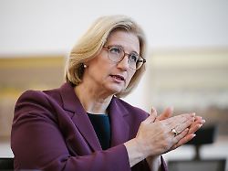 anke rehlinger sieht die tarifeinigung als wertschaetzung fuer die arbeit im oeffentlichen dienst