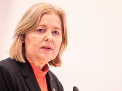 baerbel bas spd bundesministerin fuer arbeit und soziales spricht bei der bundesvertreterversammlung der deutschen rentenversicherung