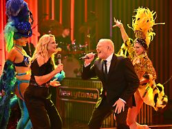 barbara schoeneberger stefan raab die verwendung des sendungsbezogenen materials ist nur mit dem hinweis und verlinkung auf rtl gestattet 2