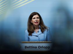 bettina orlopp vorstandsvorsitzende der commerzbank spricht auf der pressekonferenz am vormittag fand die bilanzpressekonferenz der commerzbank statt