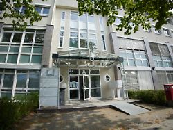 blick auf die bundesgeschaeftsstelle der afd im ortsteil reinickendorf die eigentuemerfirma des gebaeudes hat gegen die partei beim landgericht berlin eine raeumungsklage eingereicht