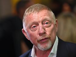 boris becker einzelbild angeschnittenes einzelmotiv portrait portraet premiere ein sommer in italien wm 1990 am 16 03 20226 im mathaeser kino in muenchen roter teppich red carpet