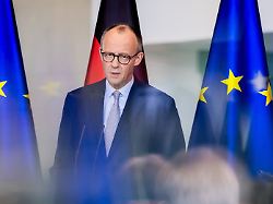 bundeskanzler friedrich merz cdu aeussert sich im bundeskanzleramt zum angriff auf den iran