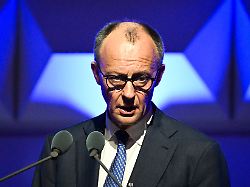 bundeskanzler friedrich merz cdu spricht waehrend des festaktes anlaesslich des 75 jaehrigen bestehens des bundeskriminalamtes bka