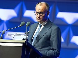 bundeskanzler friedrich merz im portrait bei seiner rede beim festakt zum 75 jaehrigen bestehen des bundeskriminalamtes bka wiesbaden 12 03