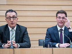 cem oezdemir spitzenkandidat gruene manuel hagel spitzenkandidat cdu von links auf der landespressekonferenz im landtag am wahlabend