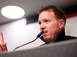 der bundestrainer kuendigt ueberraschungen fuer die wm an