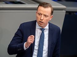 der spd aussenpolitiker ahmetovic nimmt in der debatte ueber eine anerkennung palaestinas eine andere position ein als die bundesregierung