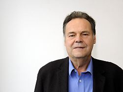 der schriftsteller peter schneider war wortfuehrer der 68er bewegung aufgenommen am 19 01 2014 in koeln