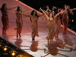 der kolumbianische popstar shakira gibt ein kostenloses konzert auf dem zocalo