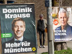 deutschland muenchen 19 maerz 2026 wahlplakate dominik krause und dieter reiter beide stehen in der stichwahl um das amt des muenchner oberbuergermeisters am 22