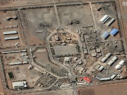 dieses von vantor bereitgestellte satellitenbild zeigt schaeden an gebaeuden nach luftangriffen auf eine militaergarnison in isfahan iran