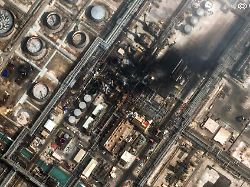 dieses von vantor zur verfuegung gestellte satellitenbild zeigt schaeden nach einem drohnenangriff auf die oelraffinerie ras tanura