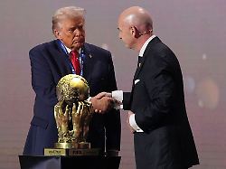 donald trump l und gianni infantino pflegen ein enges verhaeltnis 2