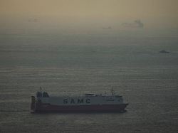 durch den iran krieg ist die schifffahrt stark eingeschraenkt darunter leidet vor allem asien