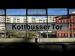 ein mann wird bei der auseinandersetzung im gesicht verletzt