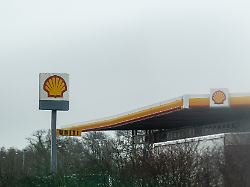 eine tankstelle des unternehmens shell am 26 januar 2025 auf der autobahn 2 a2