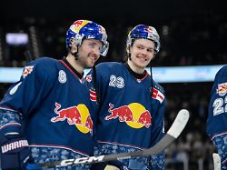 eishockey del 20260313 ehc red bull muenchen straubing tigers im bild schlussjubel v l tobias rieder muenchen 8 alberts smits muenchen 23