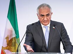 file reza pahlavi the son of iran s toppled shah mohammad reza pahlavi speaks during a news conference june 23 2025 in paris 1