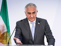 file reza pahlavi the son of iran s toppled shah mohammad reza pahlavi speaks during a news conference june 23 2025 in paris