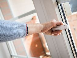 fenster mit niedrigem g wert schuetzen im sommer vor hitze lassen aber im winter weniger sonnenwaerme rein