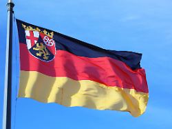 flagge von rheinland pfalz in der landeshauptstadt mainz