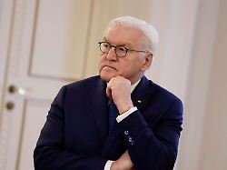 frank walter steinmeier bundespraesident deutschland berlin schloss bellevue uebergabe der wohlfahrtsmarken 2026