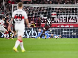 fussball bundesliga vfb stuttgart rb leipzig 26 spieltag mhparena deniz undav l vfb stuttgart mit dem torschuss zum 1 0 den leipzigs torwart maarten vandevoordt m nicht verhindern kann