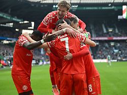 fussball maenner bundesliga werder bremen fsv mainz 05 26 spieltag weserstadion jae sung lee m 1 fsv mainz 05 feiert sein tor zum 0 2 mit dem team