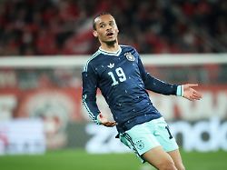 fussball maenner laenderspiele schweiz deutschland st jakob park leroy sane deutschland in aktion