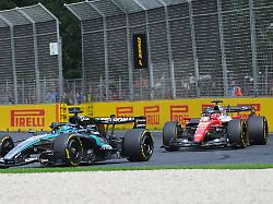 george russell l und charles leclerc duellieren sich hart