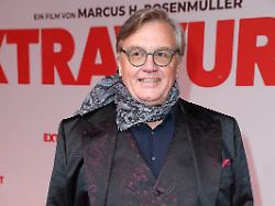 hape kerkeling am roten teppich zur premiere von extrawurst in der lichtburg essen am 07 01