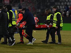 injured silas katompa mvumpa mainz on a stretcher during the uefa conference league round of 16 1st leg match sk sigma olomouc vs 1 fsv mainz 05 in olomouc czech republic on march 12 2026