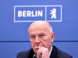 kai wegner cdu regierender buergermeister von berlin bei der pressekonferenz des berliner krisenstabs zur situation nach dem stromausfall im suedwesten berlins
