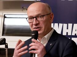 kai wegner cdu regierender von berlin spricht bei der veranstaltung zum auftakt des jubilaeumsjahres 100 jahre funkturm mit dem auftakt wird auch eine lichtinszenierung praesentiert