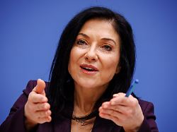 katherina reiche cdu bundesministerin fuer wirtschaft und energie stellt in der bundespressekonferenz den jahreswirtschaftsbericht 2026 vor berlin 28 01 2026