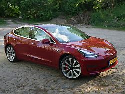 lange war tesla mit modellen wie dem model 3 vorreiter wie schlaegt der sich als gebrauchtwagen