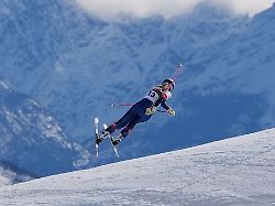 lindsey vonn nur augenblicke vor ihrem fatalen sturz bei der olympia abfahrt von cortina d ampezzo