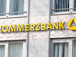 logo und schriftzug der commerzbank ger themenbild wirtschaft firmenlogos in muenchen 07 02