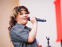 lola young live at oyafestivalen 2025 oslo norway 07th august 2025 the english singer and songwriter lola young performs a live concert during the norwegian music festival oyafestivalen 2025 in oslo