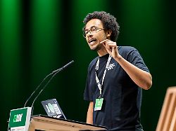 luis bobga bundessprecher der gruenen jugend spricht beim bundesparteitag von buendnis 90 die gruenen