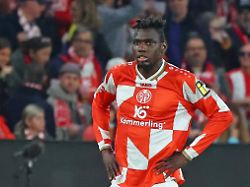 mainz deutschland 19 maerz 2026 elc 2025 2026 achtelfinale rueckspiel fsv mainz 05 gegen sigma olomouc im bild danny da costa mainz steht nachdenklich auf dem spielfeld