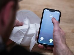 man muss sich nicht ins wartezimmer schleppen auch telefonisch kann man sich krankschreiben lassen