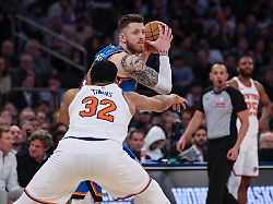 mar 4 2026 new york new york usa oklahoma city thunder center isaiah hartenstein 55 is guarded by new york knicks center karl anthony towns 32 during the first half at madison square garden